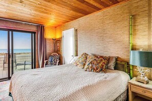 Iron/ironing board, WiFi, bed sheets - Dog-friendly oceanfront escape at Lewes with fast WiFi & AC - right on the beach (Lewes)