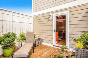 Terrace/patio - Dog-friendly oceanfront escape at Lewes with fast WiFi & AC - right on the beach (Lewes)