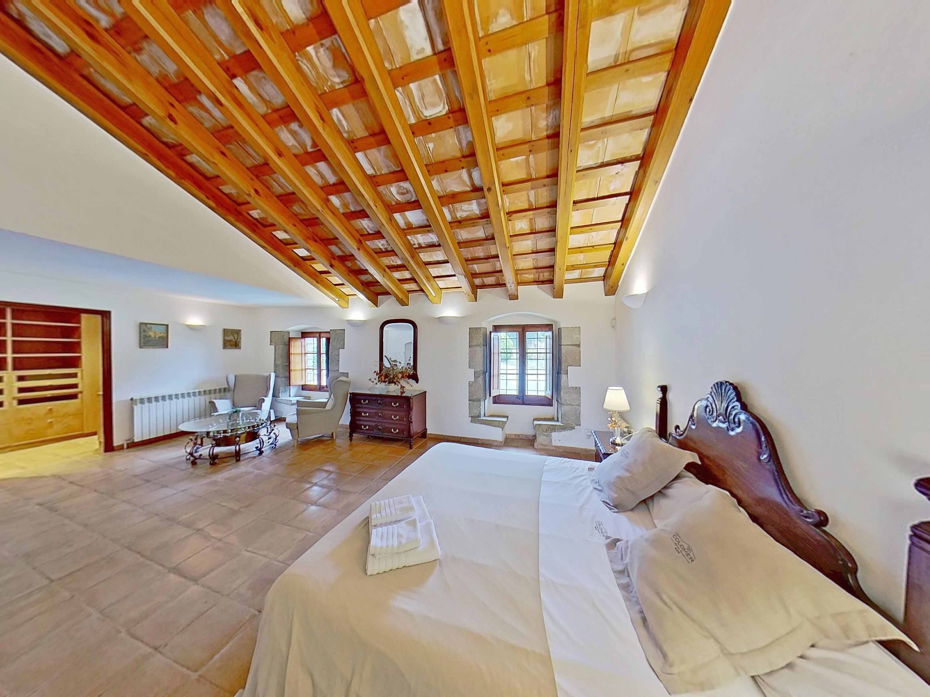 7 bedrooms, iron/ironing board, free WiFi, bed sheets