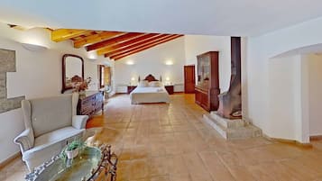 7 bedrooms, iron/ironing board, free WiFi, bed sheets