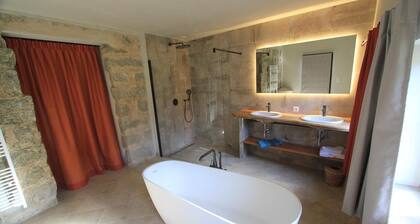 “A Nepita Double Deluxe Bathtub” Room, Wi-Fi and Air Conditioning