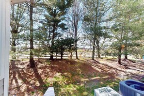Property grounds - Plantation East townhome near Route 1 with sunroom & fast WiFi (Lewes)
