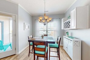 Dining - Beautiful condo near ocean with pool, fast WiFi, central AC & washer/dryer (Lewes)