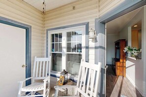 Terrace/patio - Village of Five Points pet friendly condo with pool, gym, and tennis access (Lewes)