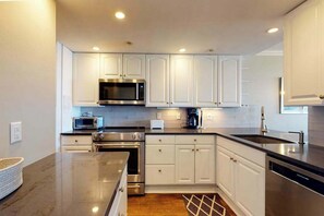 Fridge, microwave, oven, stovetop - Sea Colony oceanfront 3rd floor condo w/ shared sauna, basketball court, balcony (Bethany Beach)