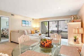 TV, DVD player, offices - Sea Colony Tennis 1st floor condo w/ pool, free WiFi, and shared sauna (Bethany Beach)