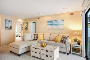 TV, DVD player, offices - Sea Colony Tennis 1st floor condo w/ pool, free WiFi, and shared sauna (Bethany Beach)