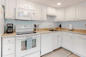 Fridge, microwave, oven, stovetop - Tower Shores Oceanside End Unit Townhouse w/Private Washer and Dryer, WiFi (Bethany Beach)