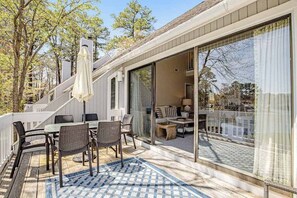 Outdoor dining - Fun Sea Colony Home w/Free WiFi, Central AC, Balcony - Near Beach & Boardwalk (Bethany Beach)
