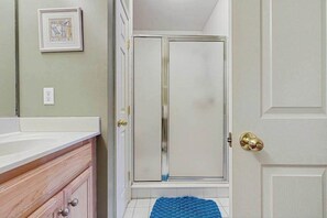 Shower, hair dryer, towels - Bayside Resort Dog-Friendly Condo w/ Free WiFi, Shared Pools, & a Fitness Center (Selbyville)