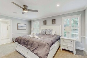 Desk, iron/ironing board, WiFi, bed sheets - Salt Pond house with W/D, pools, & hot tub - near beach & dining (Bethany Beach)