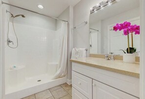 Shower, hair dryer, towels - Salt Pond house with W/D, pools, & hot tub - near beach & dining (Bethany Beach)