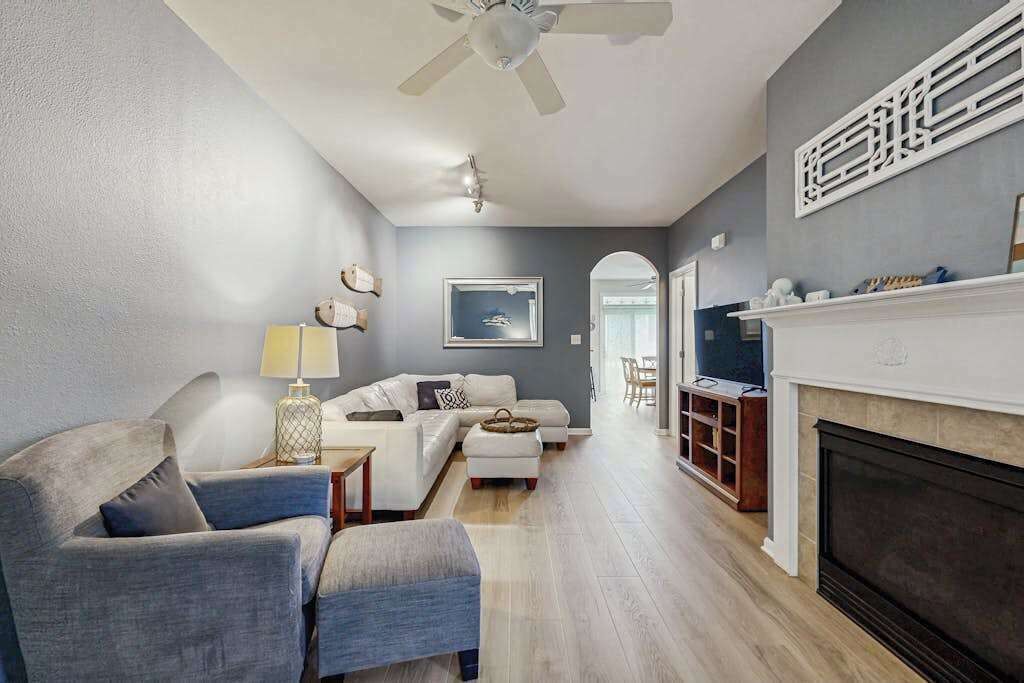 TV, fireplace, offices