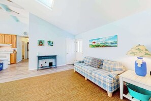 TV, fireplace, DVD player, offices - The Canal Retreat Short Walk From the Beach w/Private Washer/Dryer & Free WiFi (Bethany Beach)