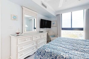 Iron/ironing board, WiFi, bed sheets - Sea Colony beachfront condo with balcony, fast WiFi, pools, gym & central AC (Bethany Beach)