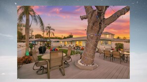 Outdoor dining - The beach is 03 minutes away - North (Sarasota)
