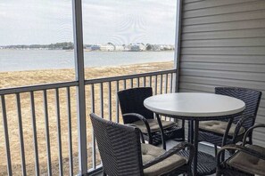 Outdoor dining - Stylish coastal gem with amazing river & bay views - steps to sandy beach (Ocean View)