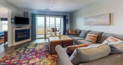 Stylish coastal gem with amazing river & bay views - steps to sandy beach