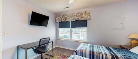 Desk, iron/ironing board, WiFi, bed sheets