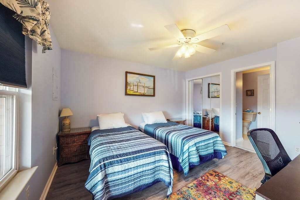 Desk, iron/ironing board, WiFi, bed sheets