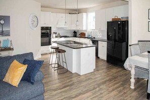 TV, fireplace, offices - Lovely home with community amenities for all including a weekend beach shuttle (Millville)