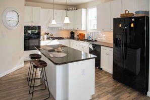 Fridge, microwave, oven, stovetop - Lovely home with community amenities for all including a weekend beach shuttle (Millville)