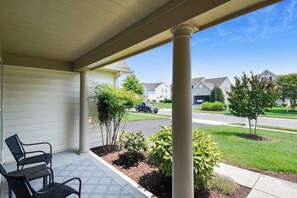 Terrace/patio - Lord Baltimore Landing house w/shared pool, free WiFi, central AC, private W/D (Ocean View)