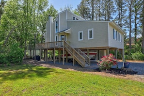 Exterior - Dog-friendly home close to the beach w/balcony, wood fireplace, gas grill, AC (Bethany Beach)