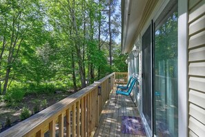 Terrace/patio - Dog-friendly home close to the beach w/balcony, wood fireplace, gas grill, AC (Bethany Beach)