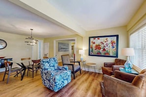 TV, offices - Town of Ocean View home with BBQ & AC - near beaches, parks, golf (Ocean View)