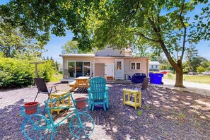 Terrace/patio - Town of Ocean View home with BBQ & AC - near beaches, parks, golf (Ocean View)