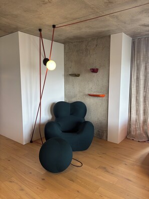 Coin salon dans le hall