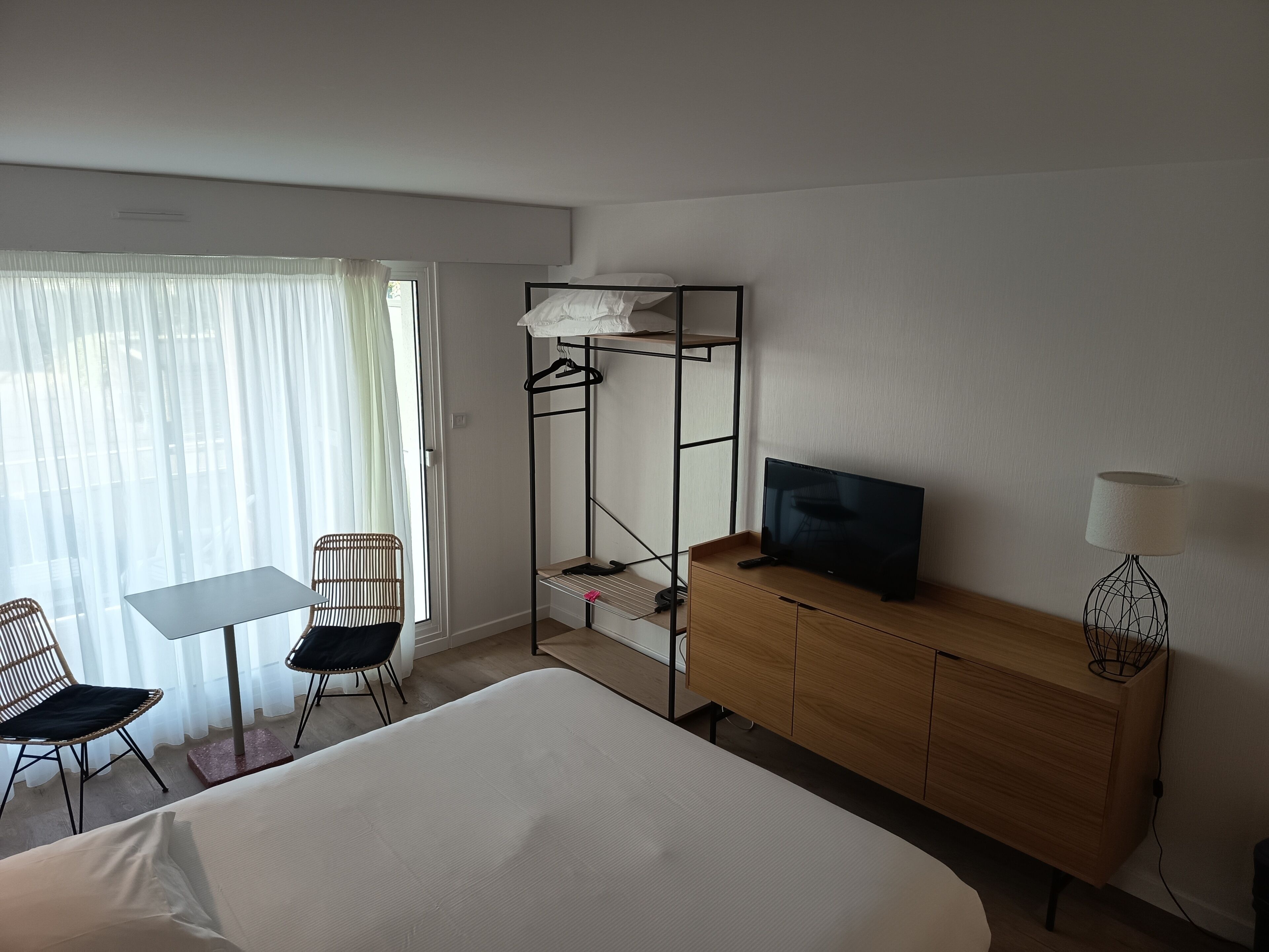 Comfort tweepersoonskamer | Een kluis op de kamer, een strijkplank/strijkijzer, gratis babybedden