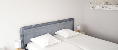 Economy Twin Room, Non Smoking, Balcony