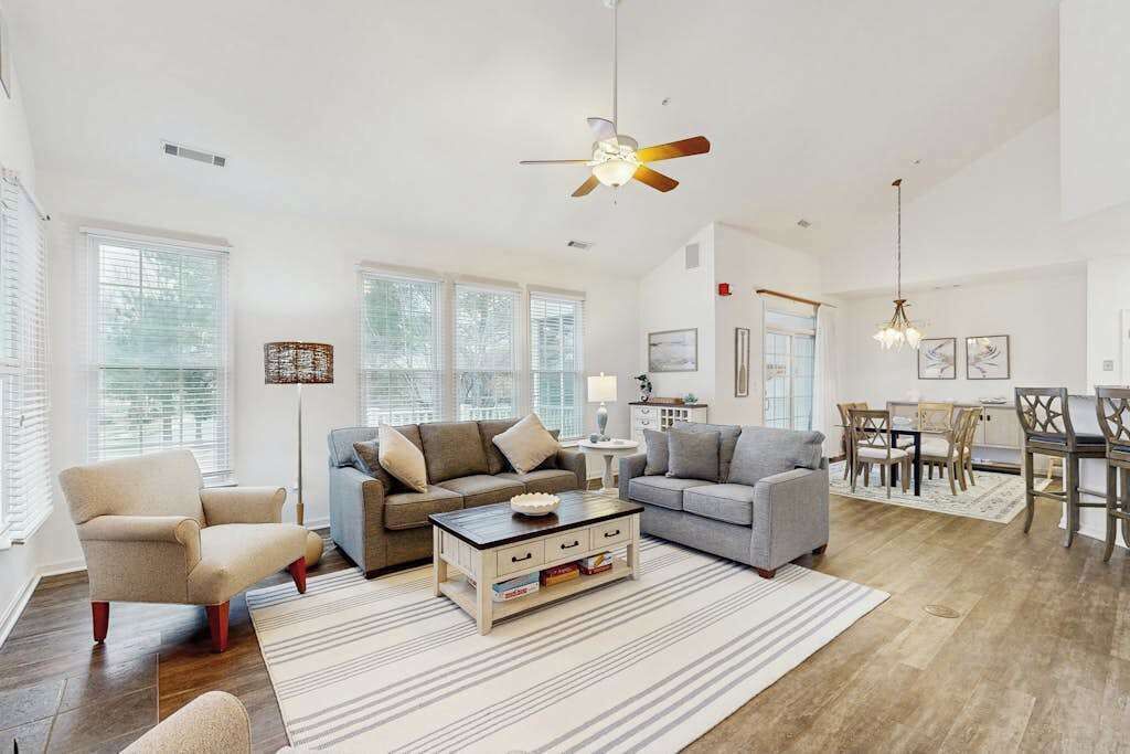 TV, fireplace, offices