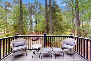 Property grounds - Relaxing South Bethany beach retreat with access to private beach and screened p (South Bethany)