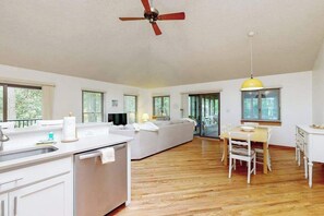 Interior - Relaxing South Bethany beach retreat with access to private beach and screened p (South Bethany)