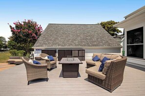 Terrace/patio - Town of Ocean View oasis with sparkling private pool & central AC (Ocean View)