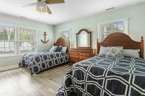 WiFi, bed sheets - Town of Ocean View oasis with sparkling private pool & central AC (Ocean View)
