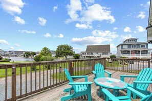 Outdoor dining - Amazing home near beach, shopping & Ocean City - dog-friendly, central AC & W/D (Fenwick Island)