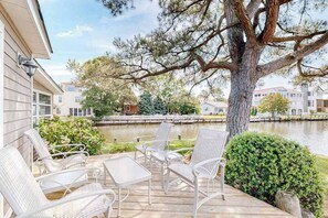 Terrace/patio - South Bethany bay-view home with dock, deck, kayaks, & bikes (Bethany Beach)