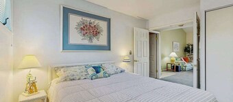 Sea Colony villa with deck, AC, multiple pools, hot tubs, gym, & sports courts