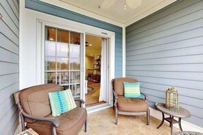 Terrace/patio - Bayside Resort 3rd-floor condo with indoor/outdoor pools, hot tub, tennis & gym (Selbyville)