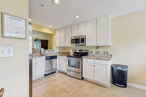 Fridge, microwave, oven, stovetop - Bethany Bay condo with bay views, athletic courts, pool, fireplace, & balcony (Ocean View)