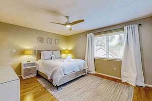 Iron/ironing board, WiFi, bed sheets - End unit townhome 1 mi. from Bethany Beach Boardwalk - pool/tennis court access (Bethany Beach)