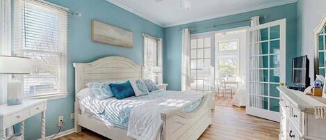 Desk, iron/ironing board, WiFi, bed sheets