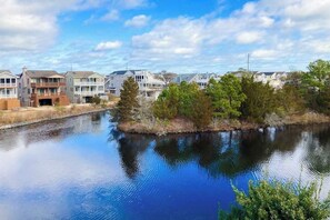 A residential area with houses along a calm water body, surrounded by trees. - Town of Bethany Beach home on the canal with balcony & AC (Bethany Beach)