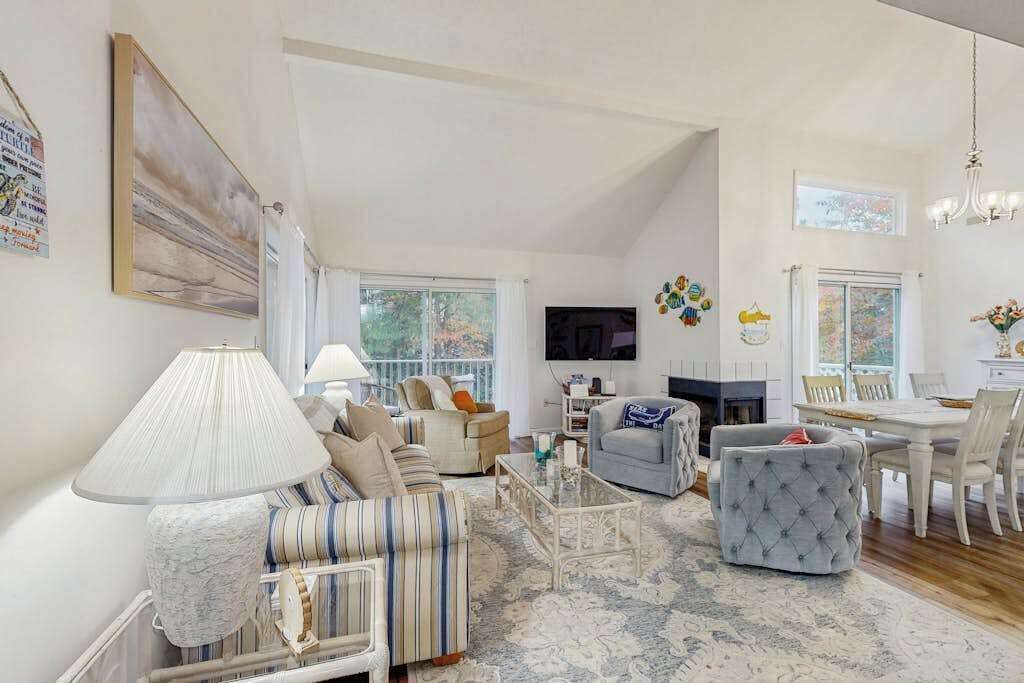 TV, fireplace, offices