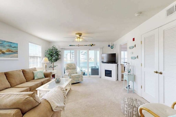TV, DVD player, offices - 1st-floor Bethany Bay condo with bay views & on-site golf/pool/tennis (Ocean View)