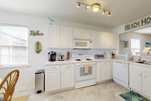 Fridge, microwave, oven, stovetop - 1st-floor Bethany Bay condo with bay views & on-site golf/pool/tennis (Ocean View)